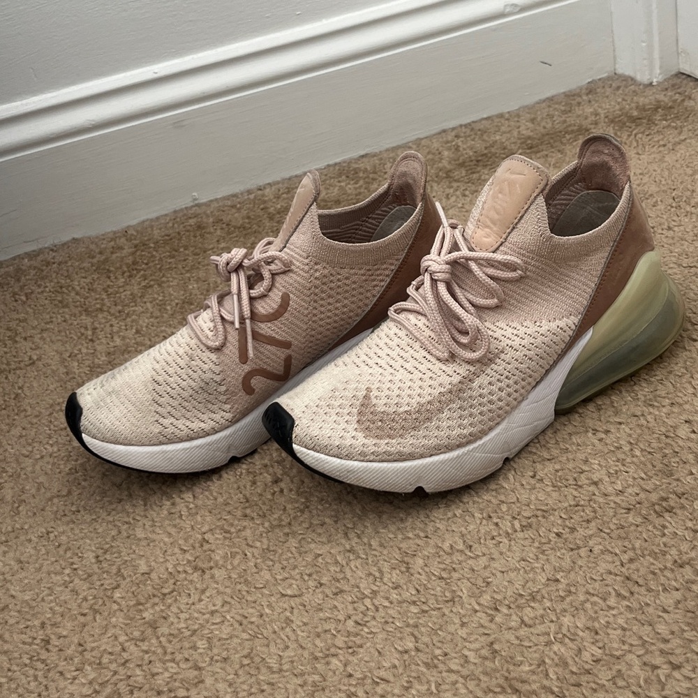 Nike Air270 (size6)